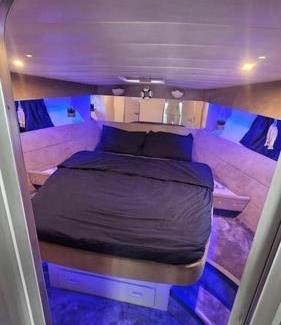 Vals d'Aix et Isable Boat Rental | Nuits insolites sur un bateau 12m en pleine nature