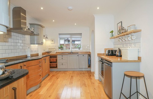 Marybank Cottage | NUMBER 11, family friendly, with hot tub in Beauly