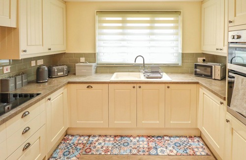Woodhall Spa Cottage | NUMBER 16, with a garden in Woodhall Spa