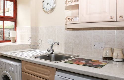 Newton Grange Cottage | NUMBER 4, family friendly, character holiday cottage in Biggin