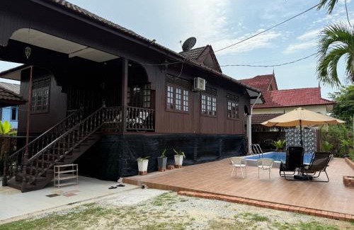 Kampung Bukit Tok Beng House | Nuruls Homestay