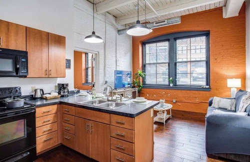 Rochester Apartment | NY Style Loft w/KingBed