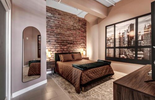 Historic Core Apartment | NYC Styled Loft In DTLA, sleeps 4 with Free Parking!