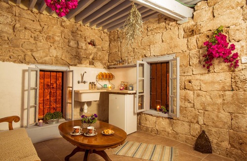 Acre Old City Apartment | Nzar Khoury For Hosting (Studio)