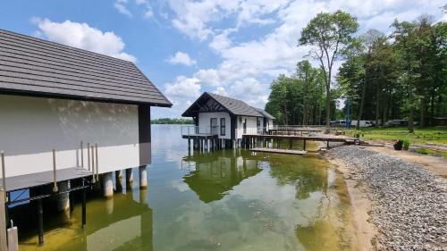 Slesin Resort | Ośrodek Szkoleniowo-Wypoczynkowy Bernardynka domki na wodzie