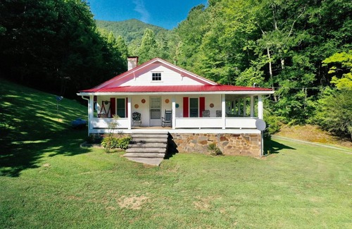 Robbinsville House | O'Henry's Getaway, on Cheoah River
