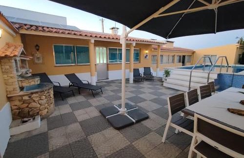 Santarem House | O Nosso Cantinho - Private Property & Pool