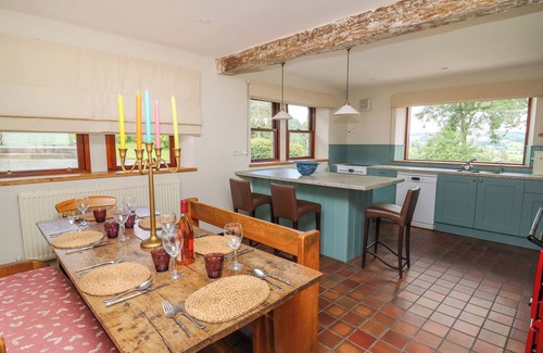Presteigne Cottage | OAK APPLE COTTAGE, pet friendly, with open fire in Presteigne