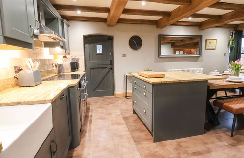 Sandbach House | OAK BARN, pet friendly, character holiday cottage in Sandbach