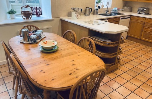 Dronfield Cottage | Oak Cottage, a luxury cottage 4 bed cosy sleeps 8, dogs very welcome