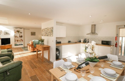 Hollow Meadows Cottage | OAK COTTAGE, pet friendly in Bolsterstone/Ewden Village