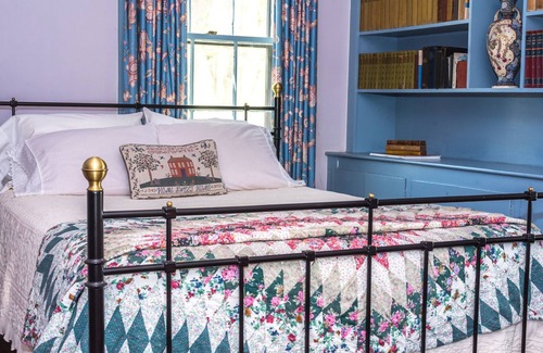 Alton Bed & Breakfast | Oak Grove B&B Queen rm. separate entrance-Pet Friendly