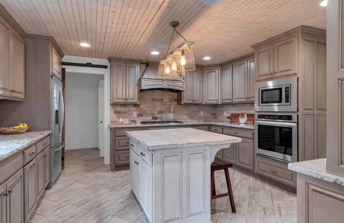 Oak Hill Apartment | Oak Hill Haven - Theater Room & Large Outdoor Area