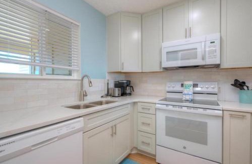Caswell Beach House | Oak Island Beach Villa 308 Sandy Groves