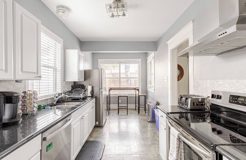 Oak Lawn House | Oak Lawn House Private Backyard WFH Setups