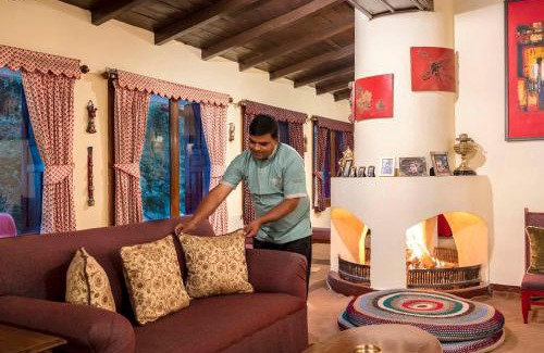 Bhowali Villa | Oak Lodge 5BD Vintage Home