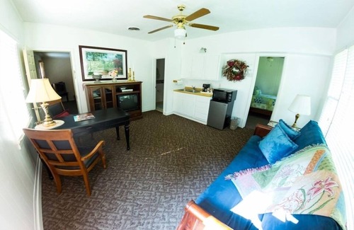 Whitehall Cabin | Oak Park Inn