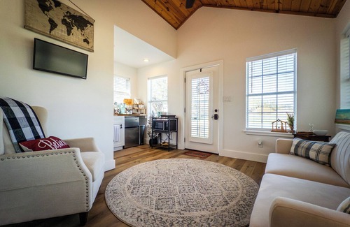 Waco Cottage | Oak Ridge Cottage ll - Cozy Place To Stay!