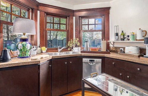 Upper Telegraph Apartment | Oak Suite