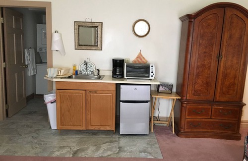 Geneseo Bed & Breakfast | Oak Valley Inn & Suites