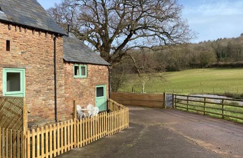 Monmouth House | Oaklands Cottage on a rural farm