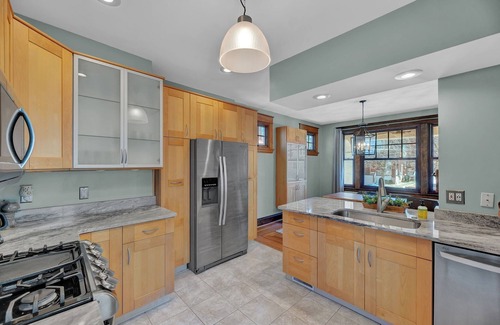 Oakley House | Oakley Square 3br Charmer - Total Walkability 3 Bedroom Home by RedAwning