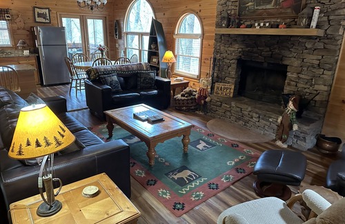 Sautee Nacoochee Cabin | "OAKRIDGE" COZY GETAWAY that won't break the bank ! Check out our Video !