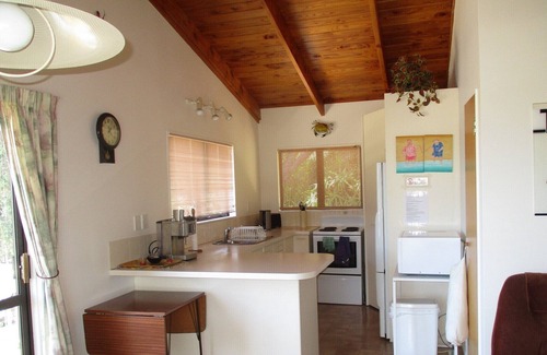 Oakura House | Oakura Lookout is a comfy bach overlooking Oakura with some water views.