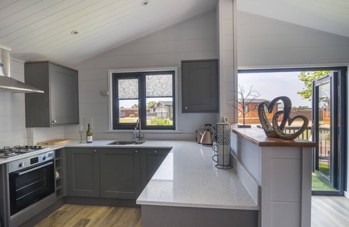 Combpyne Cottage | OAKWOOD 2 @ PINEWOOD RETREAT, family friendly in Lyme Regis
