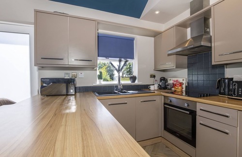 Selby Cottage | Oakwood Lodge with hot tub