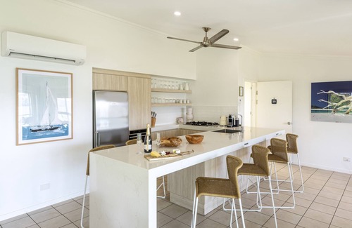 Hamilton Island Apartment | Oasis 19, Hamilton Island Last minute specials available!