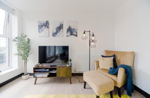 Dartford Apartment | Oasis 2 Bed 2 bathroom Dartford Flat London Mins from Bluewater and Station with 500mb Wifi