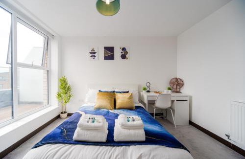 Dartford Apartment | Oasis 2 Bed 2 bathroom Dartford Flat London Mins from Bluewater and Station with 500mb Wifi