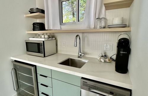 Wasaga Beach Hotel | Oasis by the Bay Vacation Suites