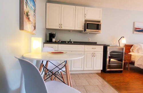 Wasaga Beach Hotel | Oasis by the Bay Vacation Suites