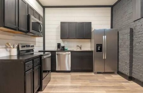 Winchester Apartment | Oasis on the Square