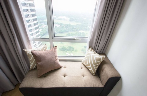Bonifacio Global City Apartment | Oasis Regency at Fort Victoria BGC