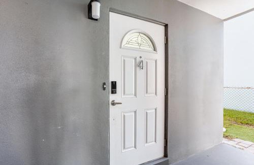 Capri Isle Apartment | Oasis Waterfront Treasure Island Apartment with Patio Dock and Johns Pass