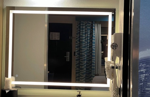 East Side Costa Mesa Hotel | OC Hotel Costa Mesa