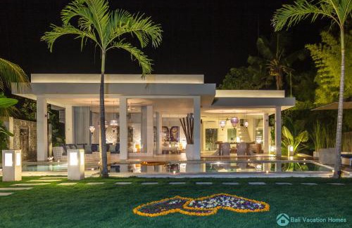 Dencarik Villa | Ocean Beachfront Luxury Design Villa @ Lovina - Villa Ibiza Bali