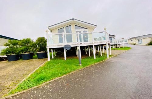 Exmouth House | OCEAN BLISS LODGE - A Seaview Luxury Lodge with access to private beach