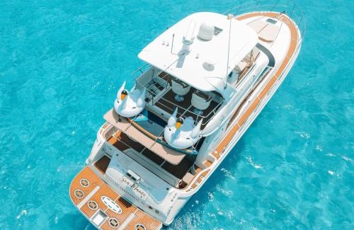 Zona Hotelera Boat Rental | Ocean blue