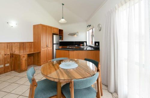 Burnt Pine Apartment | Ocean Breeze Cottages