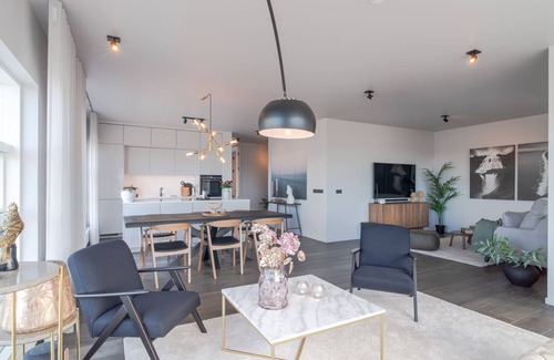 Downtown Apartment | Ocean Breeze Luxury Apartment
