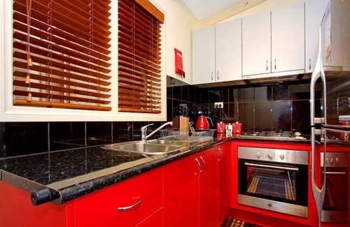 Tootgarook House | Ocean Breeze Retreat - private heated indoor pool, spa and sauna