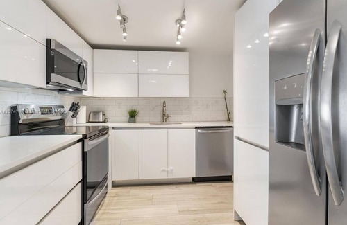 Sunny Isles Beach Condo | Ocean Breeze Getaway Paradise.