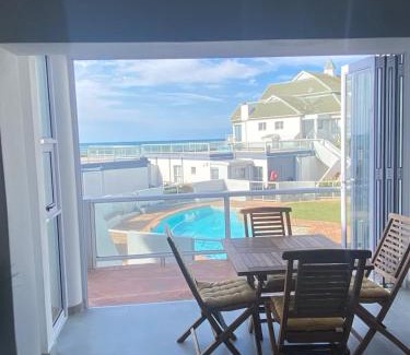 Pollok Beach Apartment | Ocean Breeze