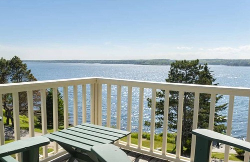 Boothbay Harbor Apartment | Ocean Deck Rm | Lighthouse View | No Hidden Fees