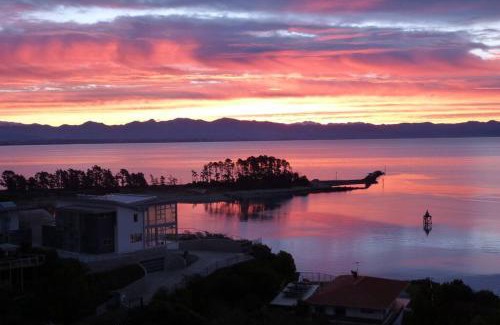 Stepneyville House | Ocean Dreaming - Nelson Waterfront