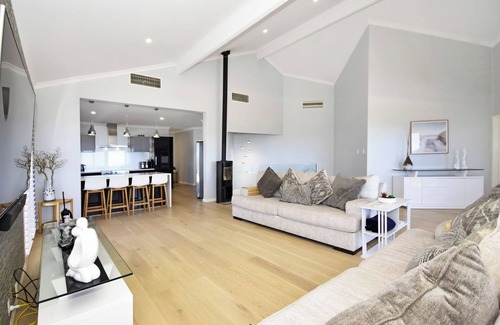 Yanchep House | Ocean Oasis home @ the beach with views and pool